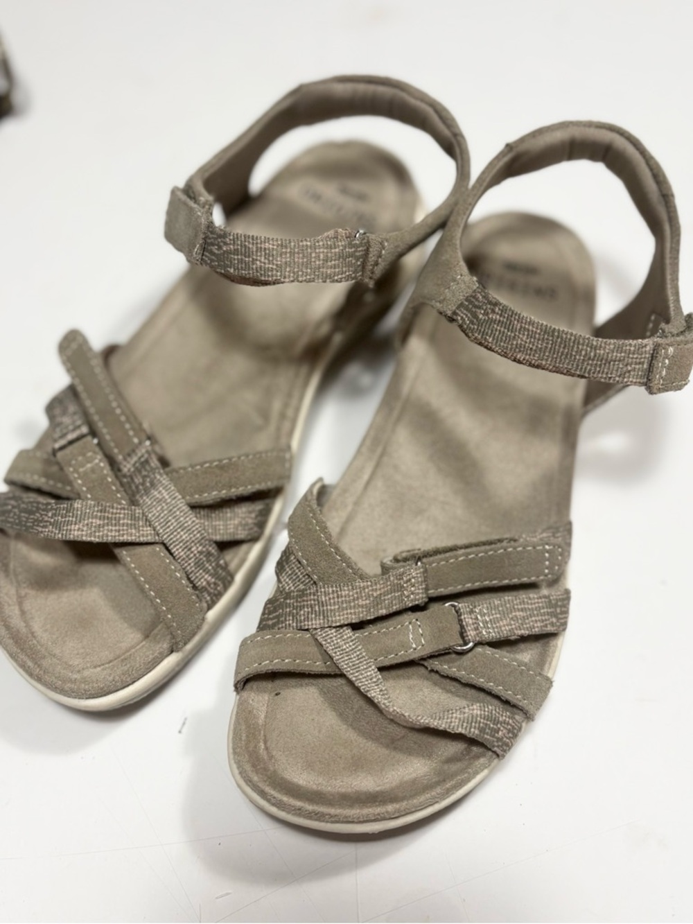 Earth Origins Sofia sandals casual walking shoe  adjustable straps cushioned 7